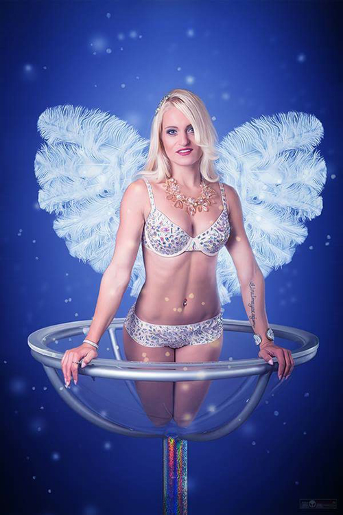 Stripper buchen -  - Petite Bell