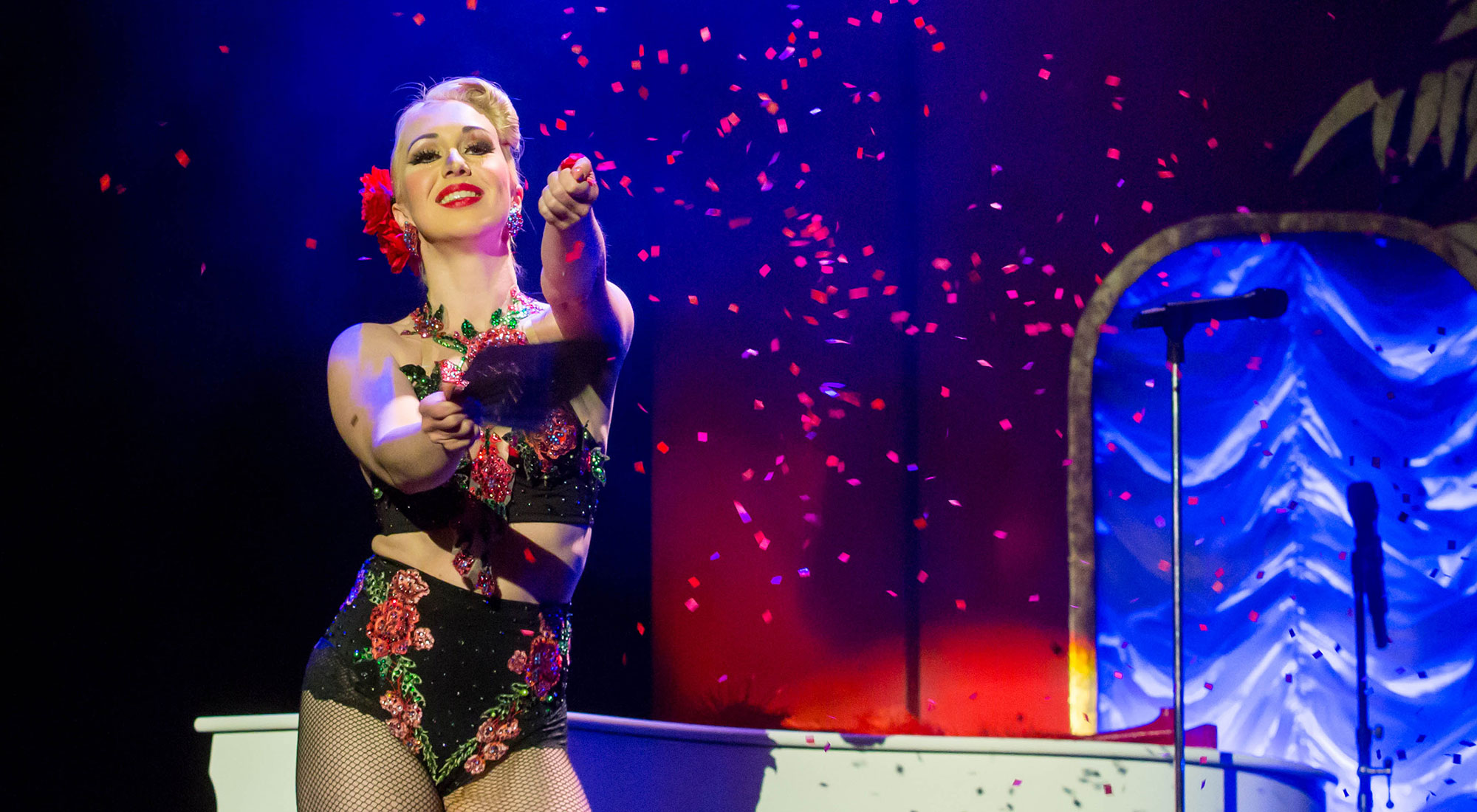 Burlesque T?nzerin Kiki la Bise Berlin buchen