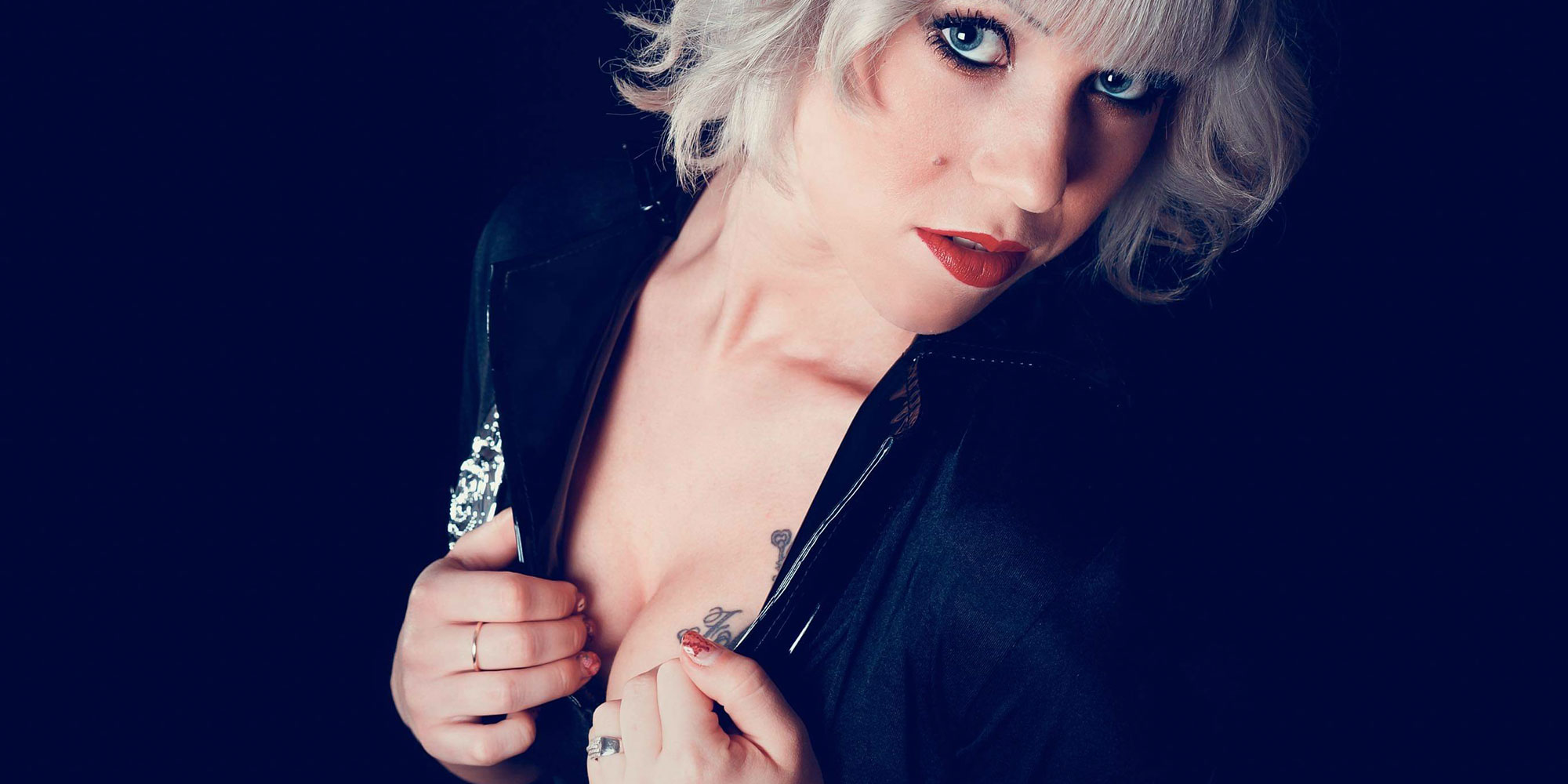 Stripperin Phia Dresden buchen