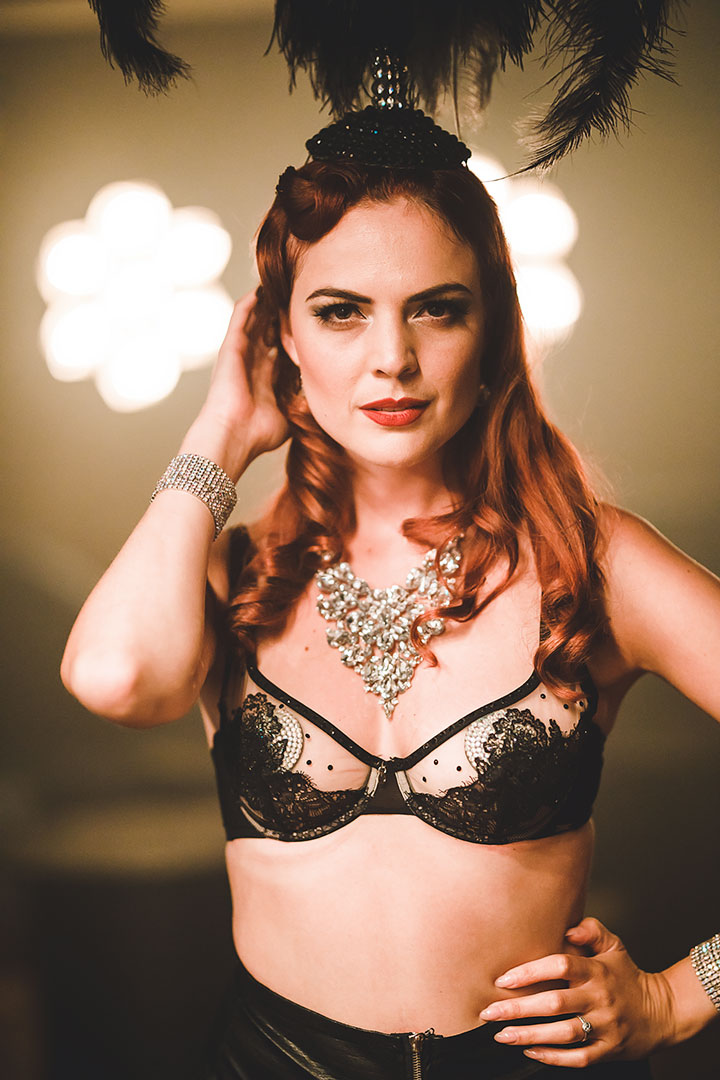 Stripper buchen -  - Tara Darson