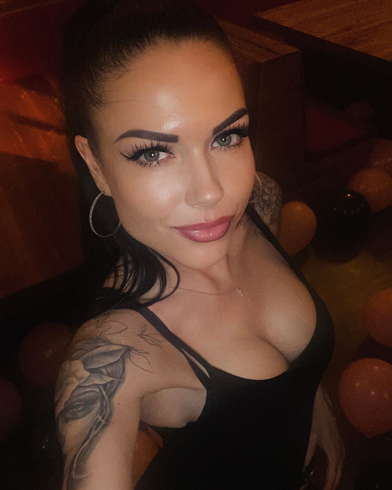 Stripper buchen -  - Jana Inked
