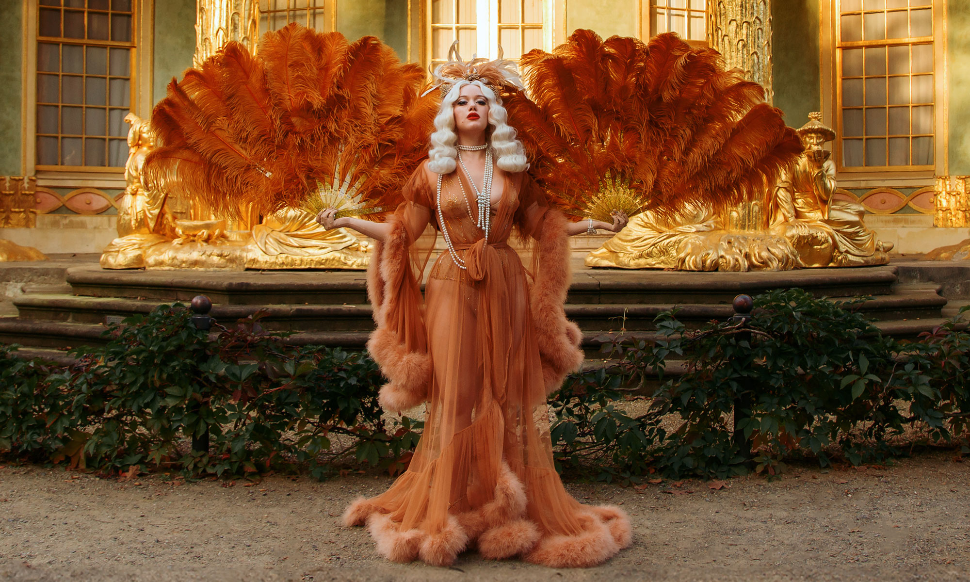 Burlesque Tänzerin Katerina Sahara Berlin buchen
