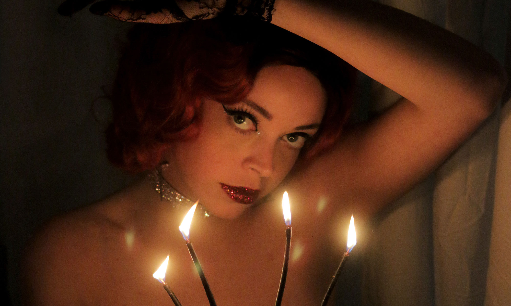 Burlesque Tänzerin Jess Finesse Berlin buchen